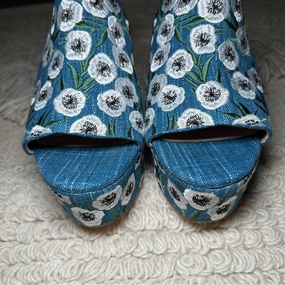 LOEFFLER RANDALL blue and white floral embroidered Amara platform sandals 10 NEW - Picture 3 of 10